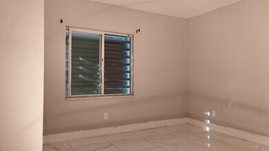 1137-1139 Ichabod Ave in Lehigh Acres, FL - Foto de edificio - Building Photo