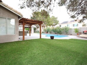 1003 Hollowbluff Ave in North Las Vegas, NV - Building Photo - Building Photo