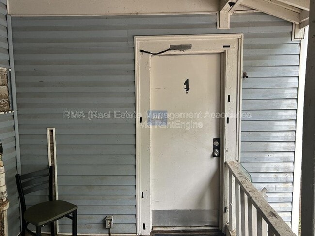 738 W Poplar St in Griffin, GA - Building Photo - Building Photo