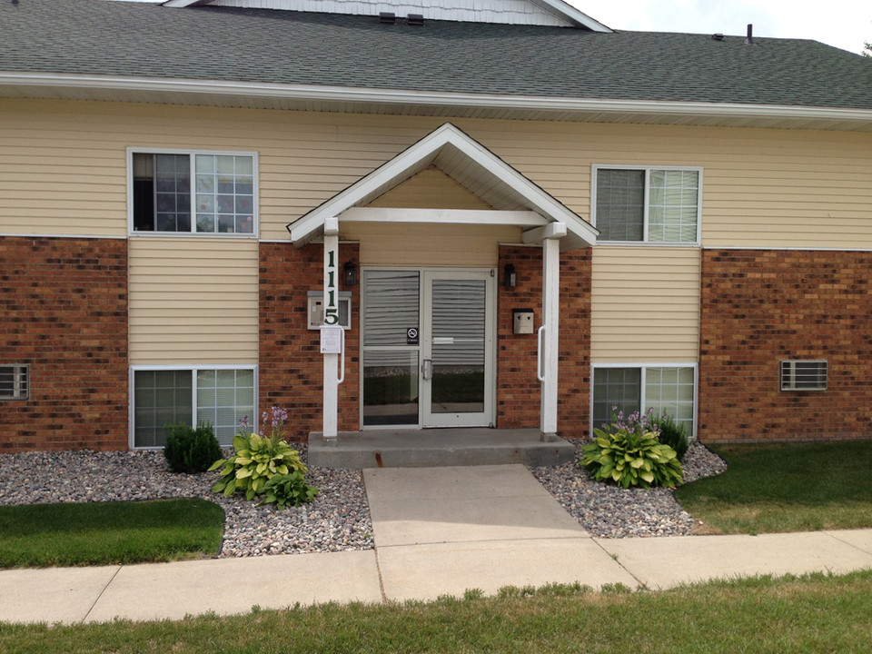 Heritage Highlands in East Grand Forks, MN - Building Photo