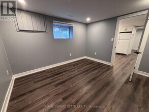 185 Bonaventure Dr in Hamilton, ON - Building Photo - Building Photo