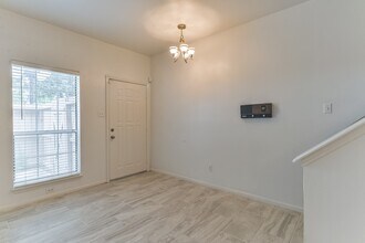 3126 Holly Hall St in Houston, TX - Building Photo - Building Photo