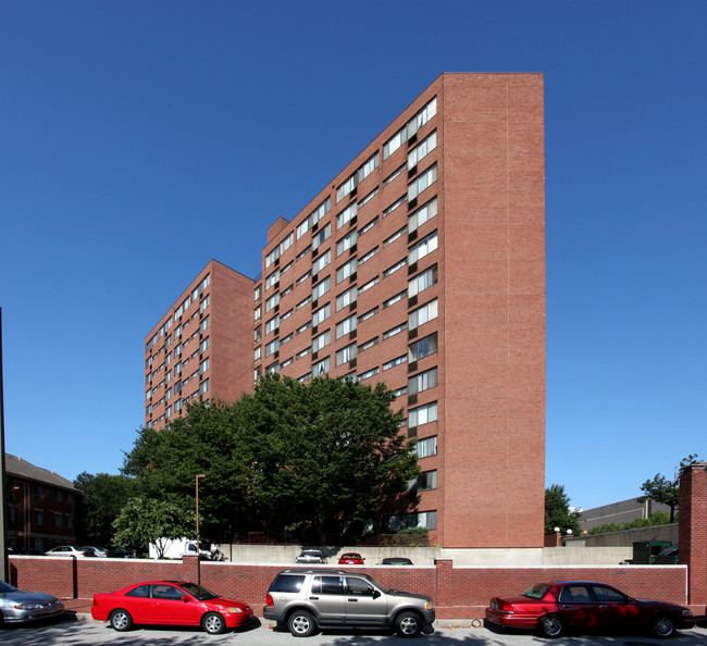 Hanover Square Apartments in Baltimore, MD - Building Photo - Building Photo