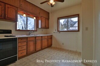 3 Bedroom 1.5 Bath Near Downtown with Fenc in Sioux Falls, SD - Building Photo - Building Photo