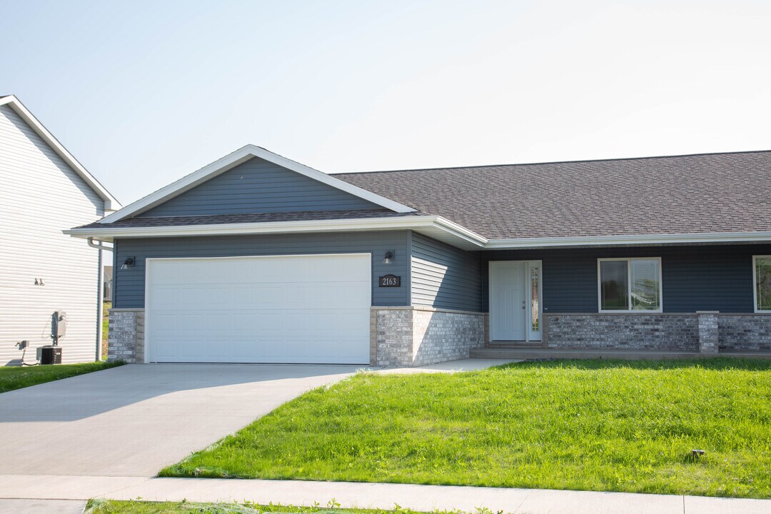 2163 Blackfoot Ln in Asbury, IA - Building Photo