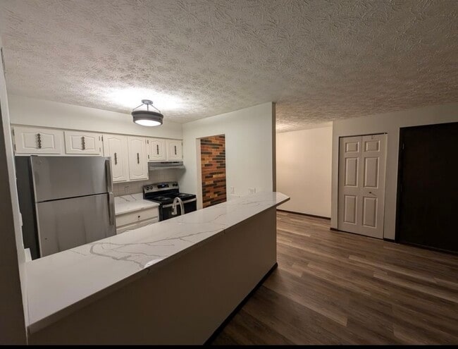 727 W Main St, Unit B