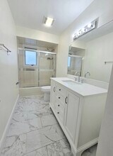 821 Creek Ct in Fair Lawn, NJ - Building Photo - Building Photo