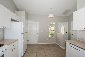 7616 Bristol Park Dr in Apollo Beach, FL - Foto de edificio - Building Photo