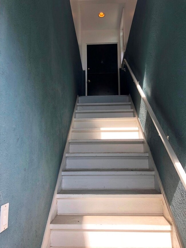 517 1/2 Marguerite Ave in Corona Del Mar, CA - Building Photo - Building Photo