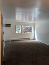 695 Capital Ave NE in Battle Creek, MI - Building Photo - Building Photo