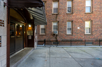 4141 43rd St in Sunnyside, NY - Building Photo - Building Photo