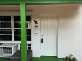 2023 Taylor St in Hollywood, FL - Building Photo