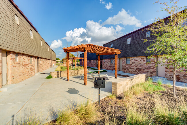 Pepper Tree Apartments in Canyon, TX - Building Photo - Building Photo