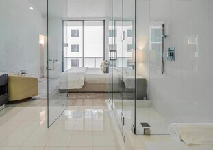 55 SW 9th St, Unit 4409 in Miami, FL - Building Photo - Building Photo