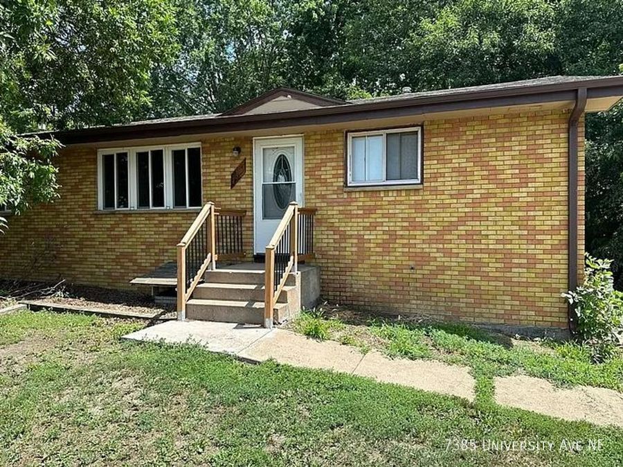 7385 University Ave NE in Minneapolis, MN - Building Photo