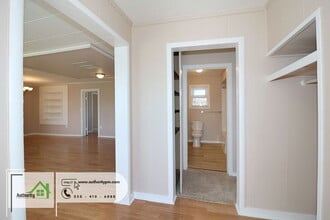 794 Twin View Blvd in Redding, CA - Building Photo - Building Photo
