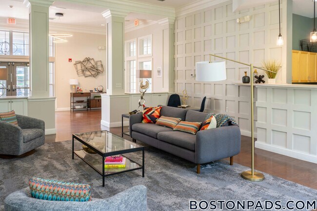 10 Primrose Way in Haverhill, MA - Foto de edificio - Building Photo