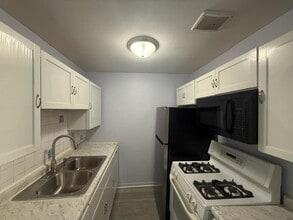 1195 Meadow Ln in Hoffman Estates, IL - Building Photo - Building Photo