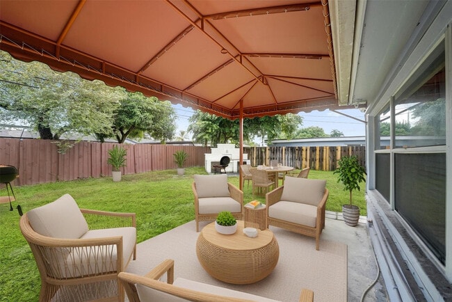 7021 Park St in Hollywood, FL - Building Photo - Building Photo