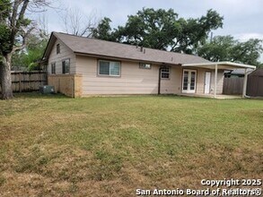 7203 Cool Creek Dr in San Antonio, TX - Building Photo - Building Photo
