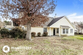 400 Amberly Dr in Jamestown, NC - Foto de edificio - Building Photo