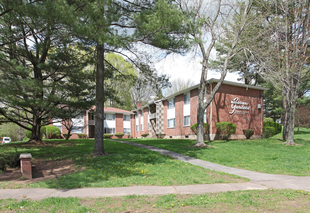 Meadoway Gardens in Middletown, CT - Building Photo