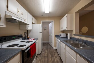 Walden Pointe in Griffin, GA - Building Photo - Interior Photo