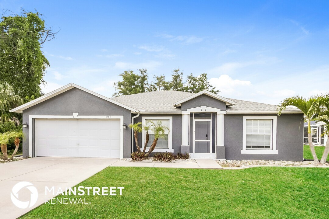 4683 Oakley Rd in North Port, FL - Foto de edificio