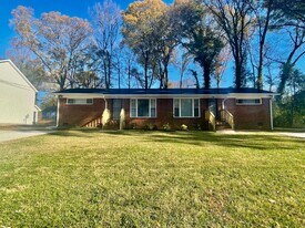 2935 Burgess Dr in Charlotte, NC - Building Photo