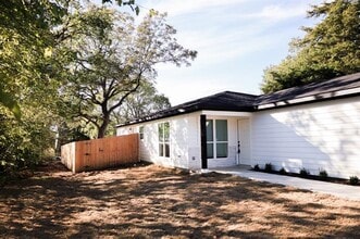 300 Carrie Mabrie St in Trenton, TX - Building Photo - Building Photo