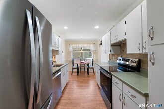 2 Heritage Circle in Southbury, CT - Building Photo - Building Photo