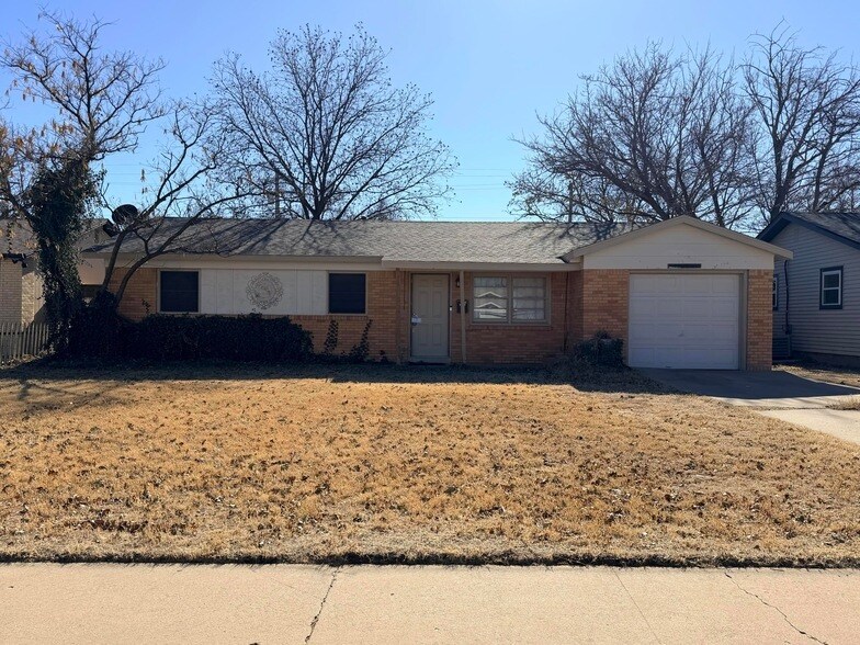 5221 41st St in Lubbock, TX - Foto de edificio