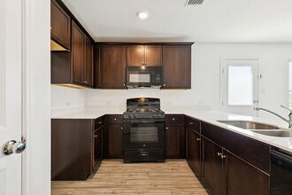 9700 Lafferty Ln in Fort Worth, TX - Building Photo - Building Photo