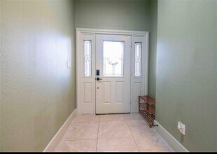 9233 Kentshire Dr in Houston, TX - Building Photo - Building Photo