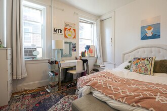 66 Egmont St, Unit 2 in Brookline, MA - Foto de edificio - Building Photo