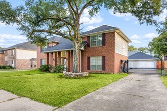 18311 Oak Hampton Dr in Houston, TX - Building Photo - Building Photo