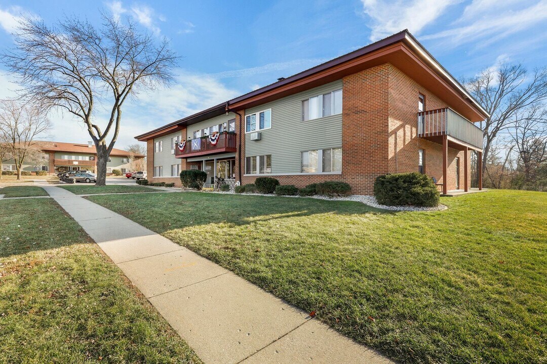 1161 W Carriage Dr in Whitewater, WI - Building Photo