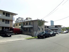 2612 Kaaha St in Honolulu, HI - Building Photo - Building Photo