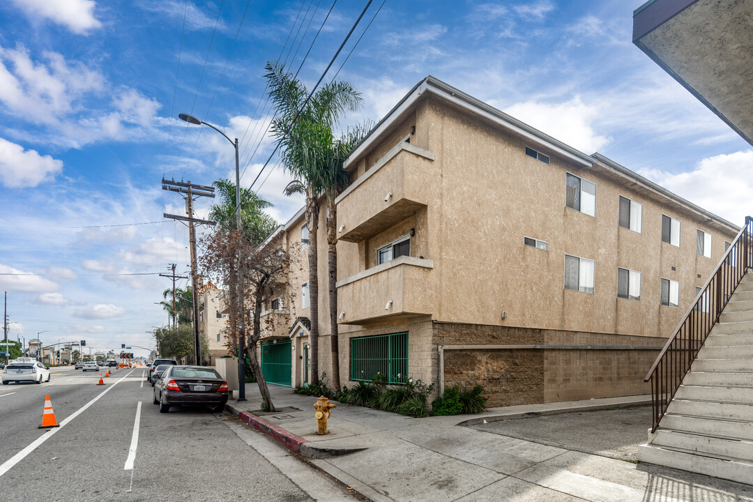 1326 W Carson St in Torrance, CA - Building Photo