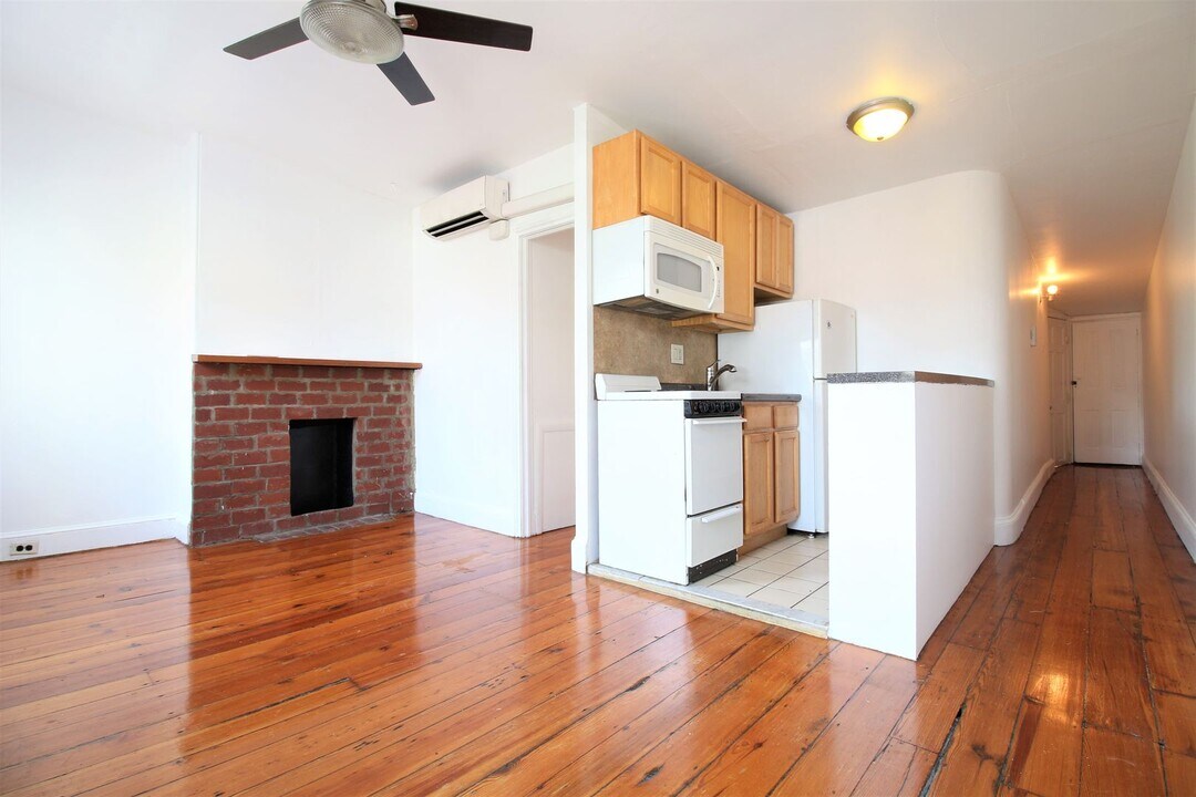 1304 Pine St in Philadelphia, PA - Foto de edificio