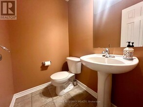 160 Forestbrook St in Ottawa, ON - Building Photo - Building Photo
