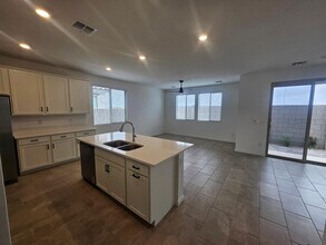 548 Fremont Pass in Apache Junction, AZ - Building Photo - Building Photo