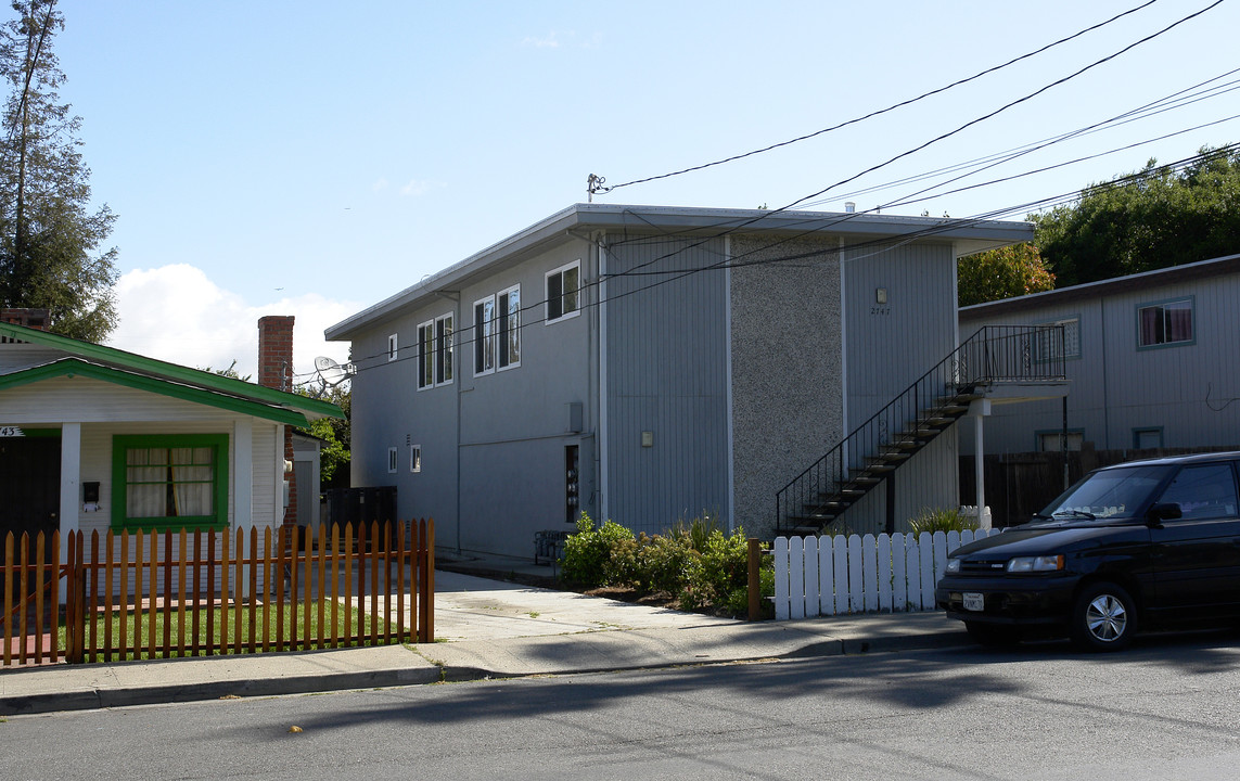 2742 Marlborough Ave in Redwood City, CA - Building Photo