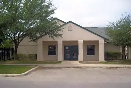 Granada Place in Uvalde, TX - Foto de edificio - Building Photo