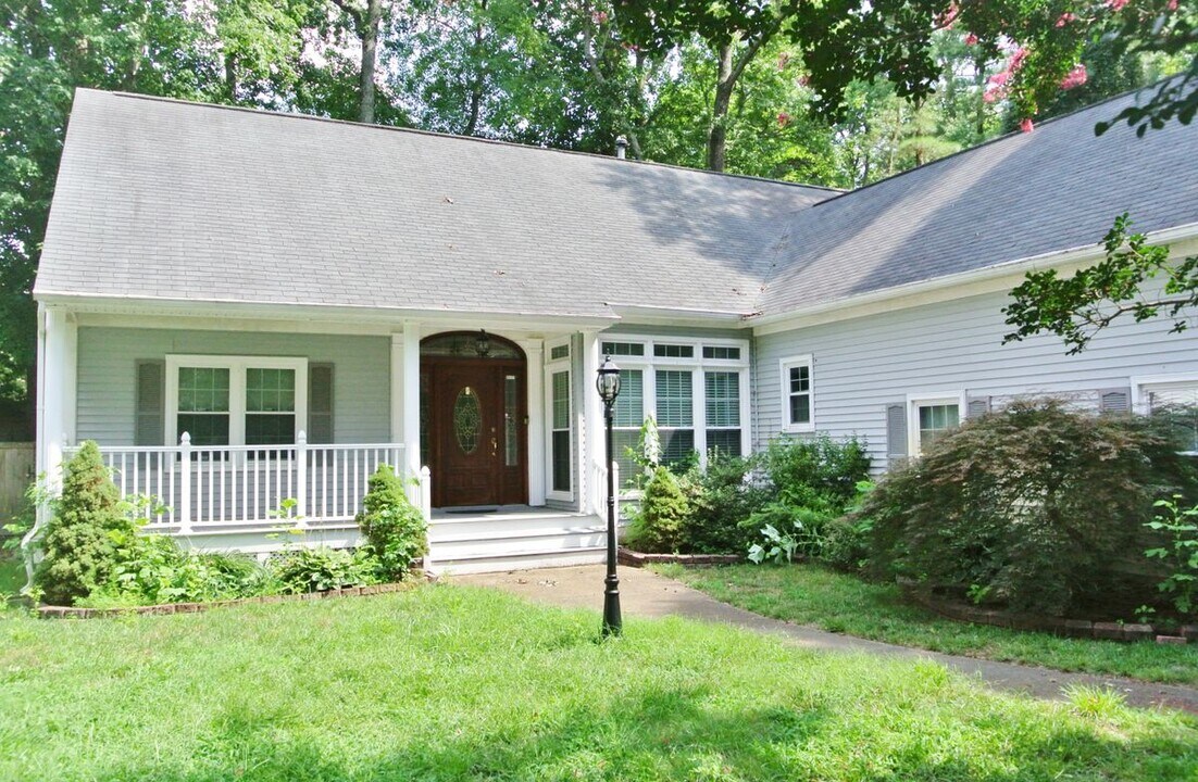 2036 Hen House Dr in Virginia Beach, VA - Building Photo