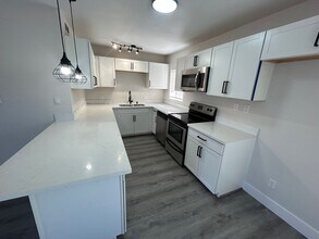 2033 Hassell Ave in North Las Vegas, NV - Building Photo - Building Photo