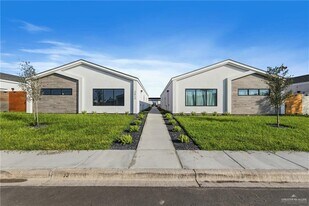 11 Mockingbird Rd in Weslaco, TX - Building Photo