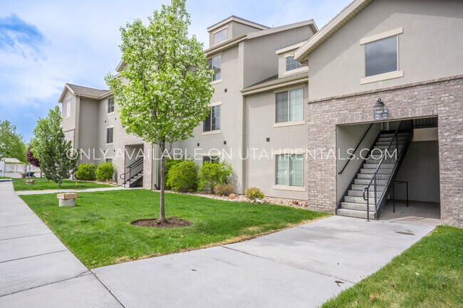 property at 1906 N Geneva Rd
