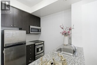 19 Coneflower Cres in Toronto, ON - Building Photo - Building Photo