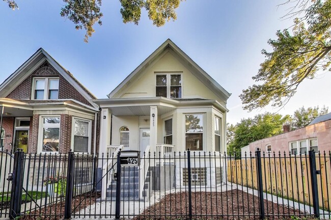 property at 3425 W Carroll Ave